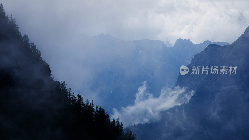 Wetterstein山脉和巴伐利亚阿尔卑斯山脉的低云