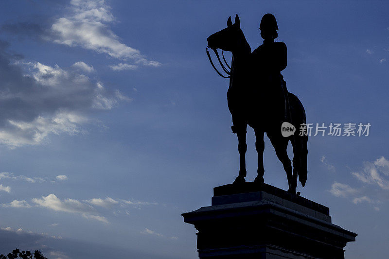 朱拉隆功国王拉玛五世的骑马雕像