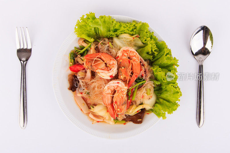 香辣海鲜沙拉。泰国海鲜沙拉和香料。