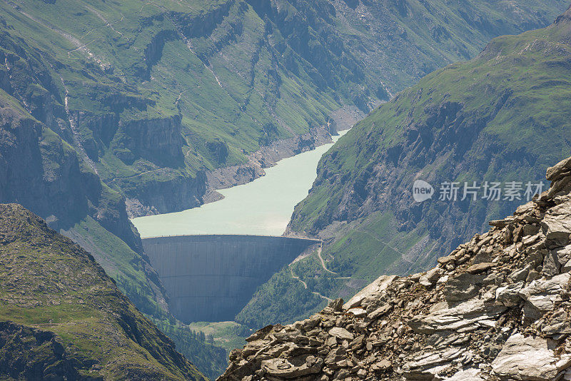 瑞士阿尔卑斯山的莫瓦桑大坝