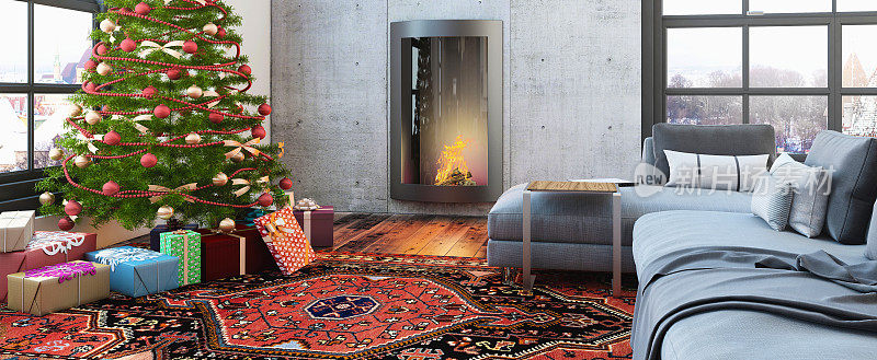 圣诞室内有壁炉，圣诞树上有礼物和灰色的沙发