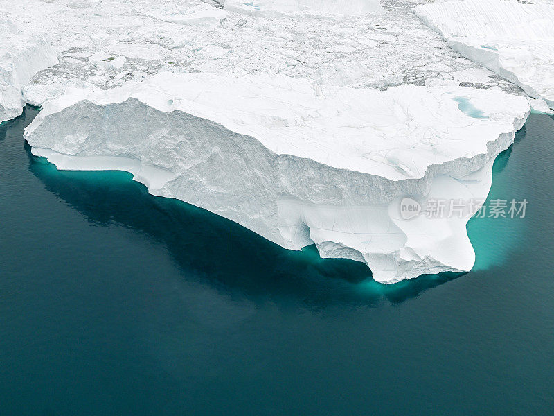 格陵兰岛北冰洋冰山的鸟瞰图