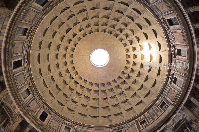 罗马万神殿的方格穹顶和眼洞的细节