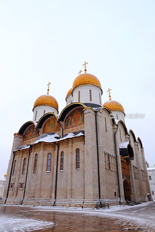 位于莫斯科克里姆林宫内的圣母升天大教堂广场，俄罗斯。