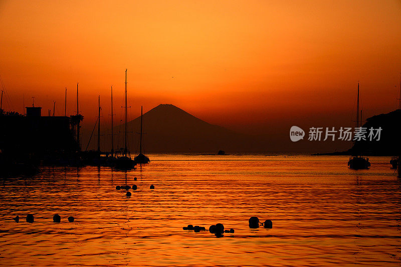 富士山和日落后的日落