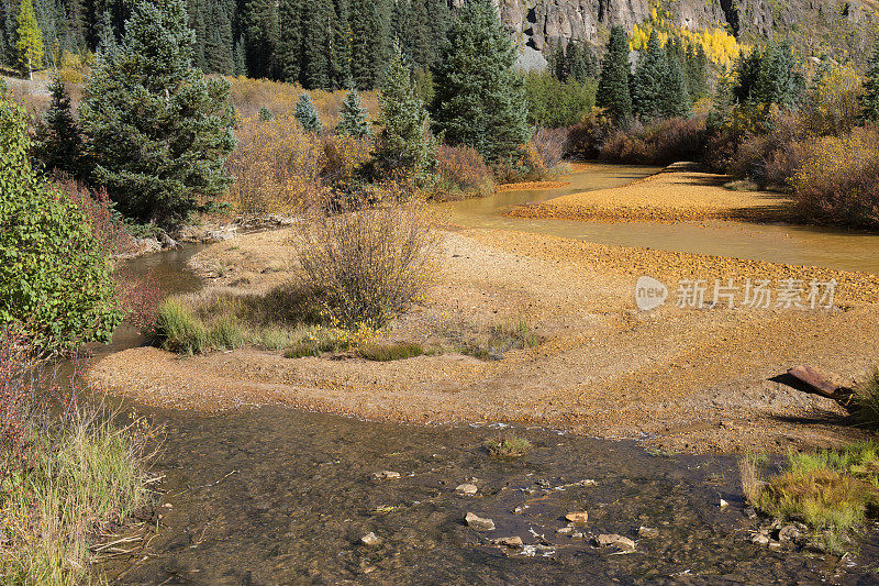 百万美元高速公路的秋天风景