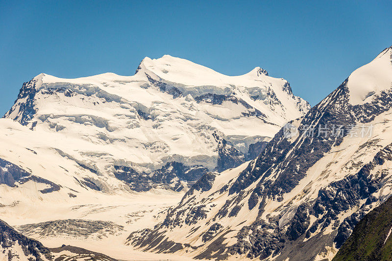 大康宾峰是瑞士阿尔卑斯山海拔4000米的山峰