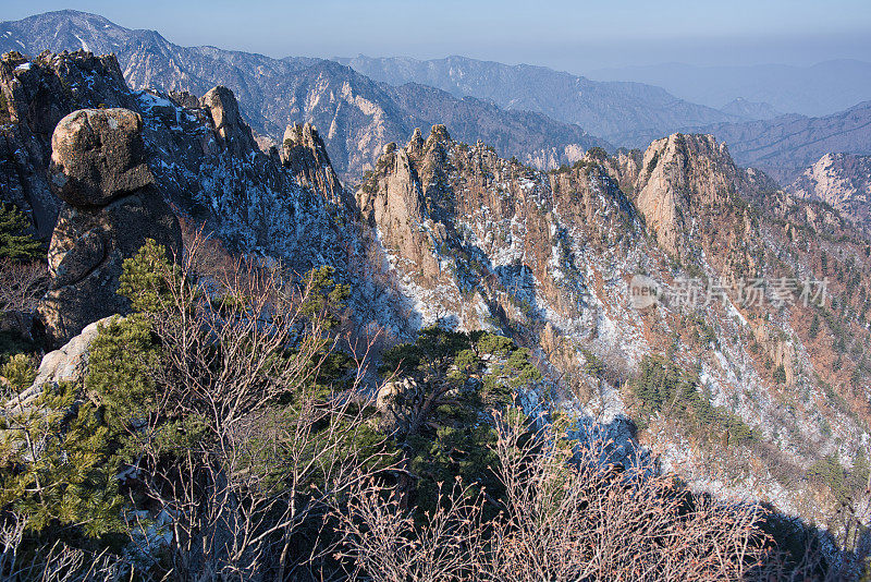 岩石山脊