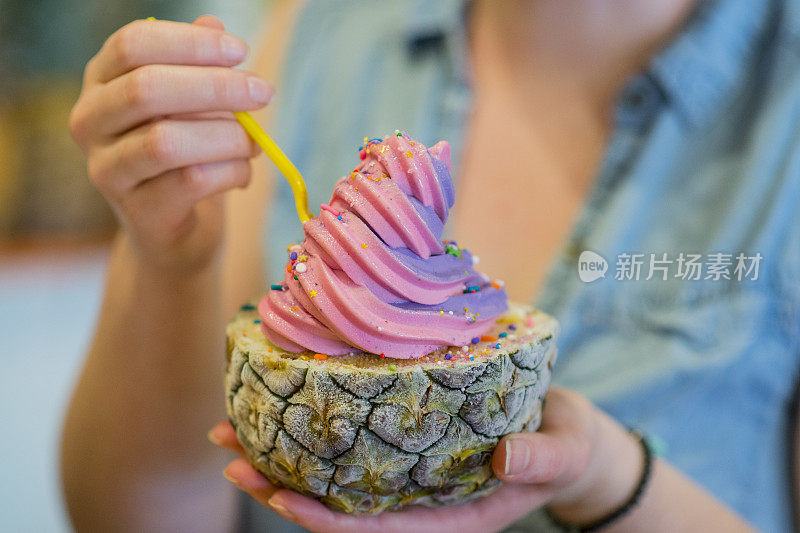 菠萝冰淇淋