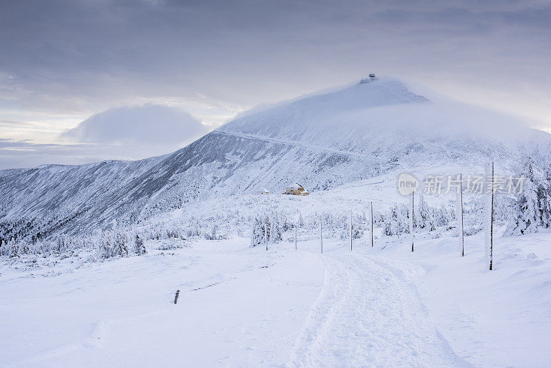 Karkonosze山脉的冬季景观