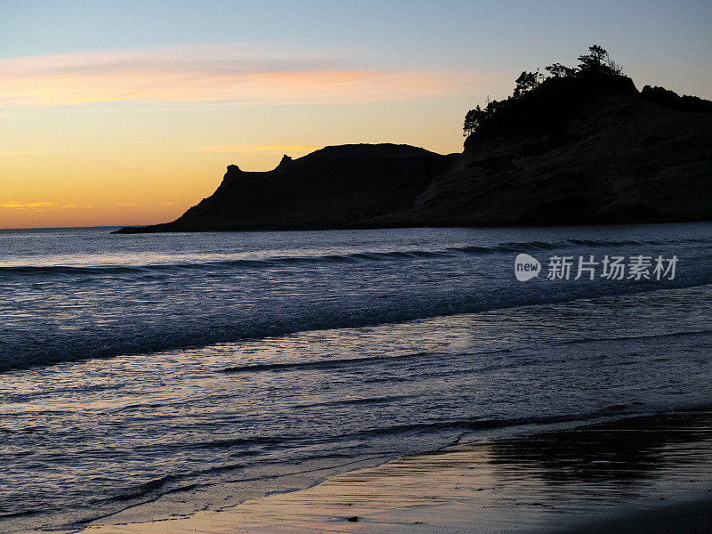 日落蓝天剪影基旺达角太平洋城市俄勒冈