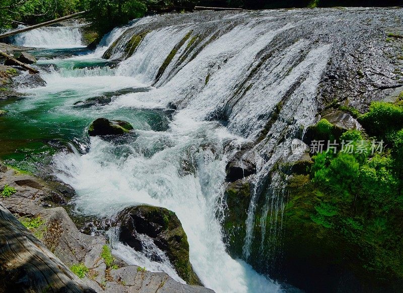 路易斯河上游的野生河流