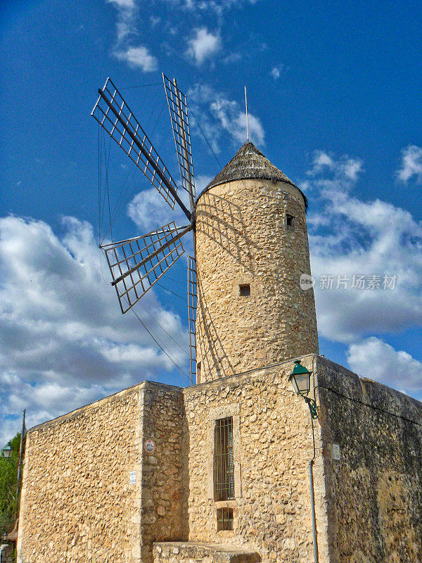 西班牙马略卡岛的风车堡