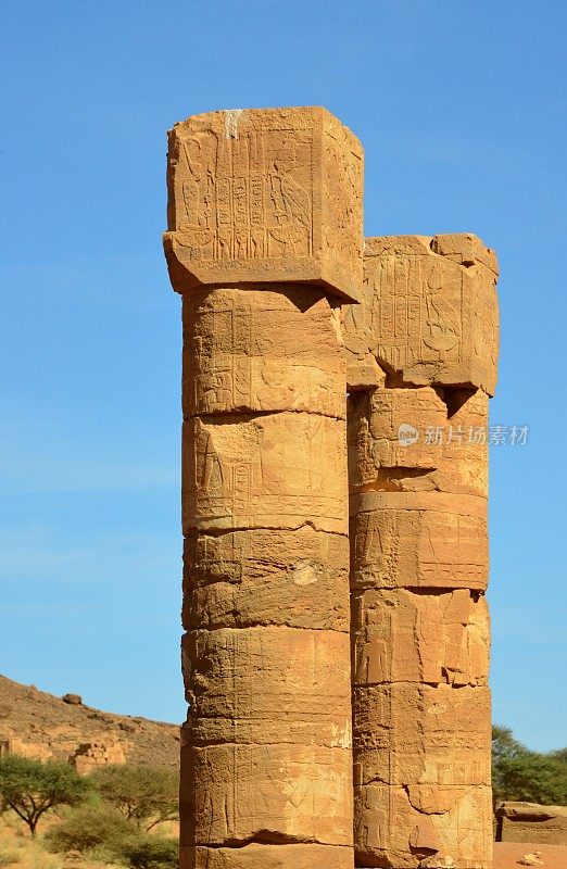 阿蒙神庙，纳卡，北部，苏丹-联合国教科文组织世界遗产(梅洛岛)-一对立方大写的圆柱，内部圣殿的多柱式大厅