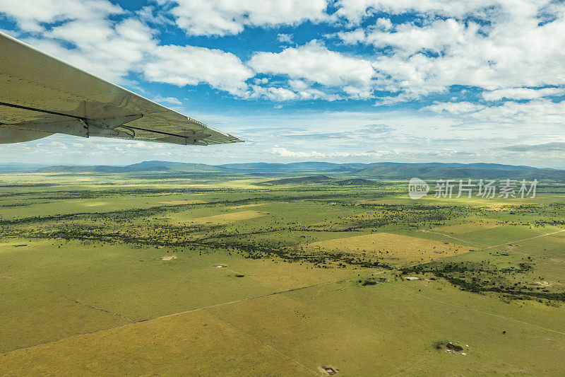 飞越非洲大草原，肯尼亚马赛马拉。