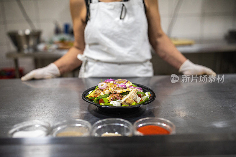 美味的烤鸡饭准备好了