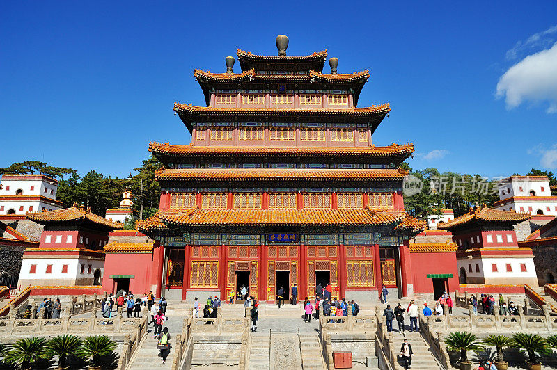 普宁寺，俗称大佛寺，是中国河北承德的一座佛教寺院建筑群。