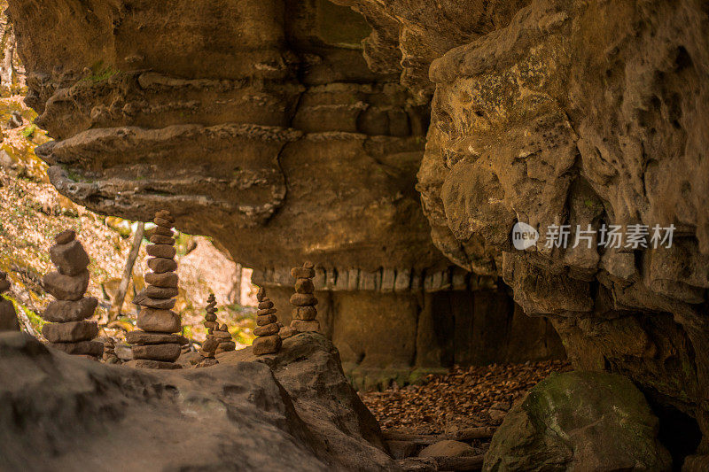 美丽的石头构成的风景在卢森堡