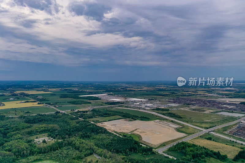 黄昏时分，加拿大安大略省布兰普顿的心湖保护公园