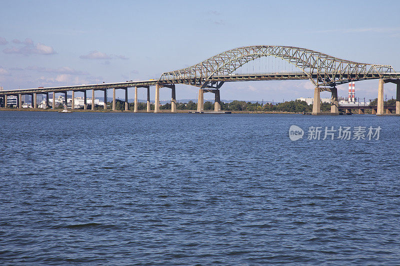 纽瓦克湾大桥上部结构，从Bayone新泽西海岸线