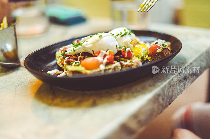 一个美味的鸡蛋盘的早餐或早午餐的特写