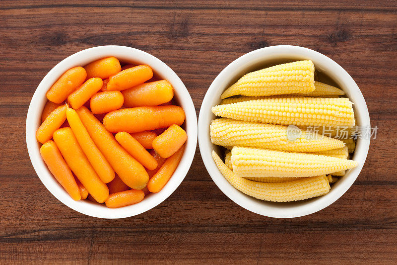 小胡萝卜和玉米