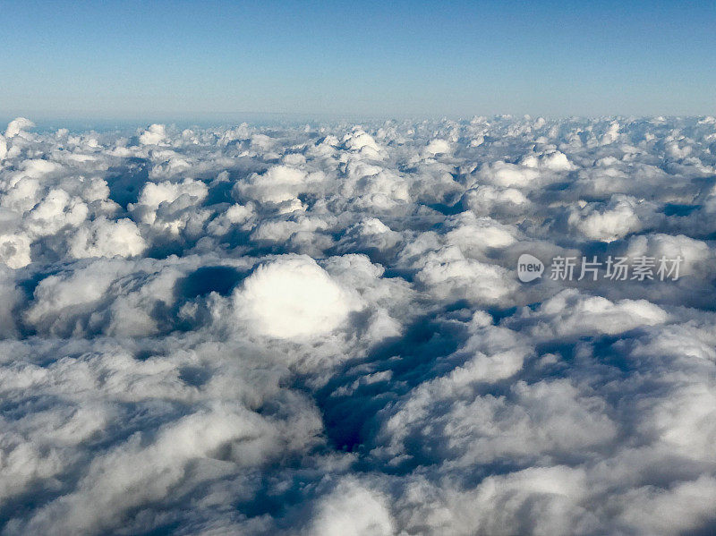 密歇根湖上空的云层