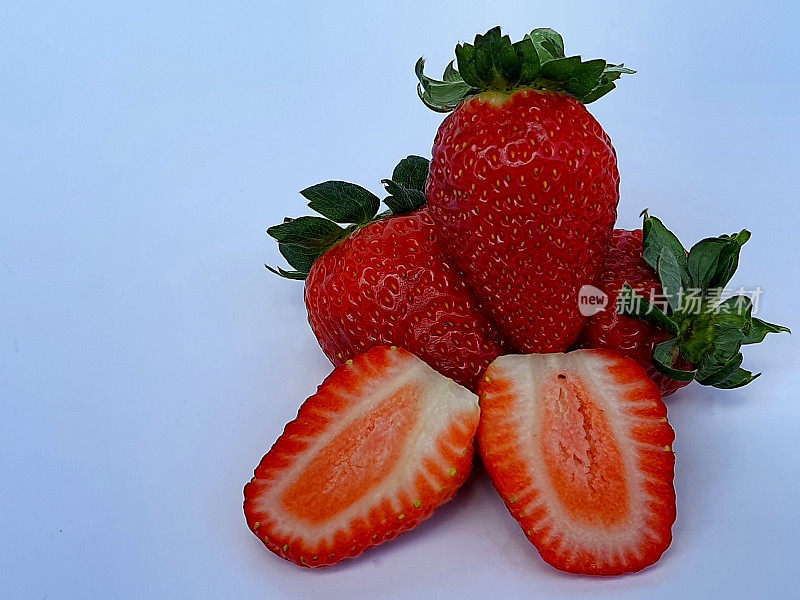 草莓，有机隔离在白色背景