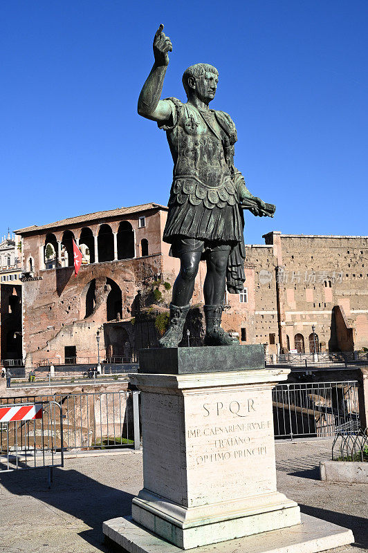 凯撒大帝雕像