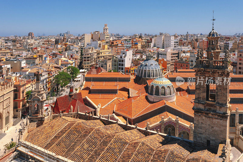 巴伦西亚老城区与中央市场西班牙鸟瞰图