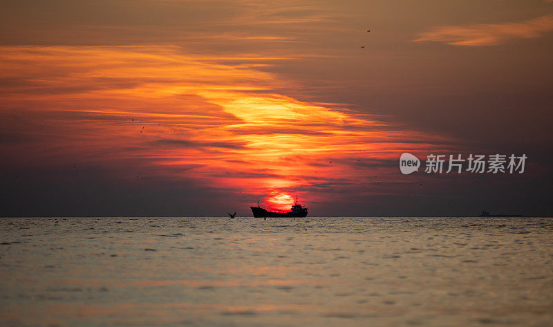 马尔马拉海上的日落。
