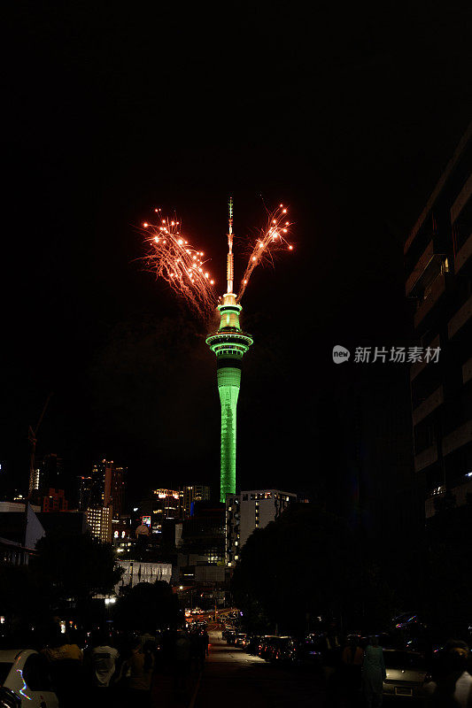 奥克兰天空塔的新年焰火