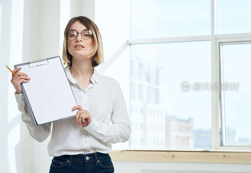 房内财务女业务文件窗口