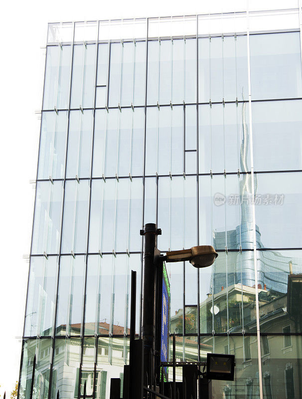 米兰盖奥伦蒂区现代建筑的反映。