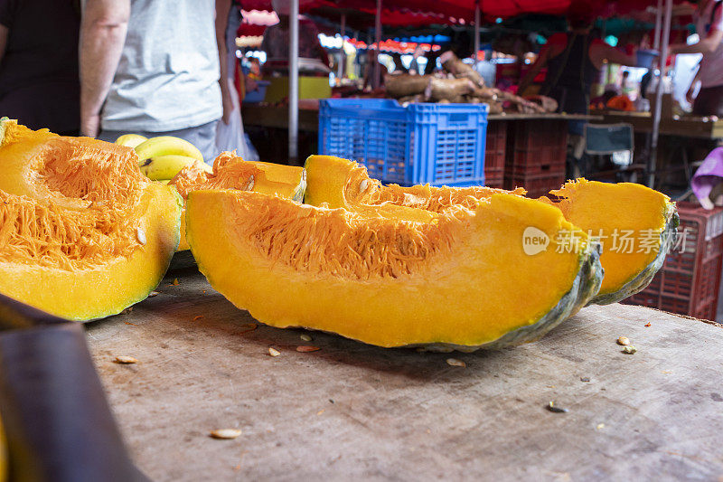 留尼旺岛街头市场的南瓜
