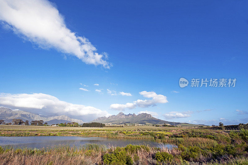 花园路线与霍顿托斯-荷兰山脉的背景，南非开普省。