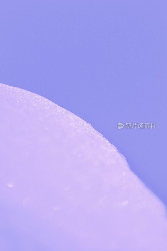 简单的紫色潘通雪背景