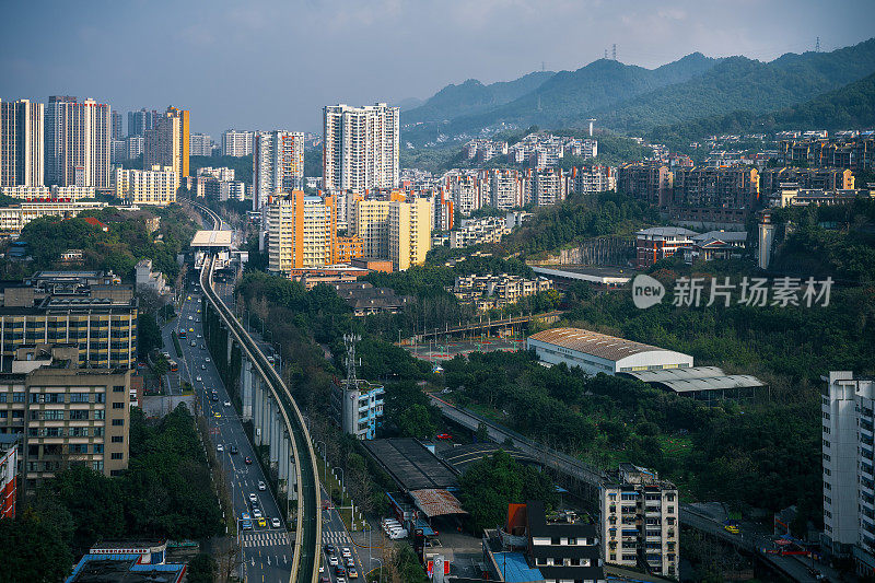 阳光明媚的重庆城市天际线