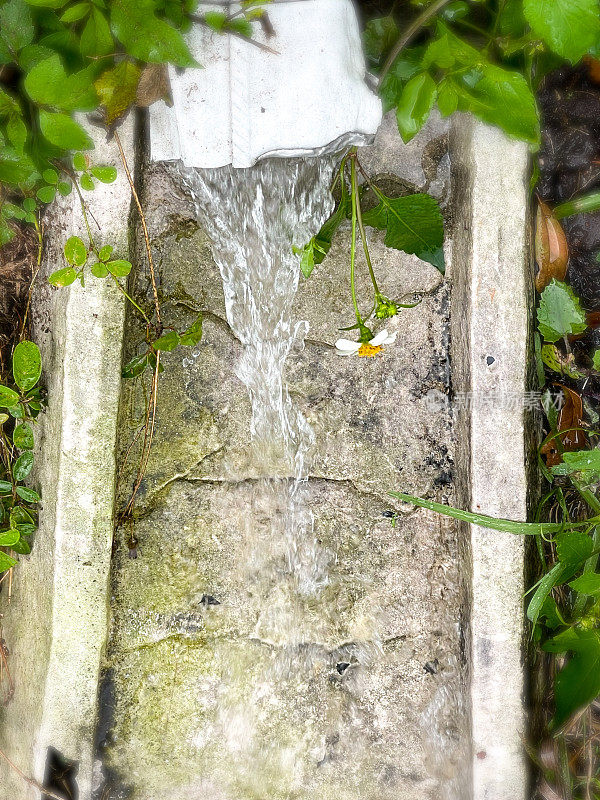 雨水槽落水管