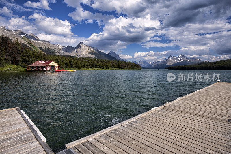 夏天的恶性湖，碧玉国家公园，AB，加拿大