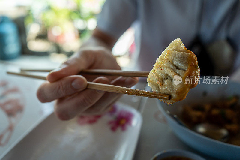 炸中国饺子