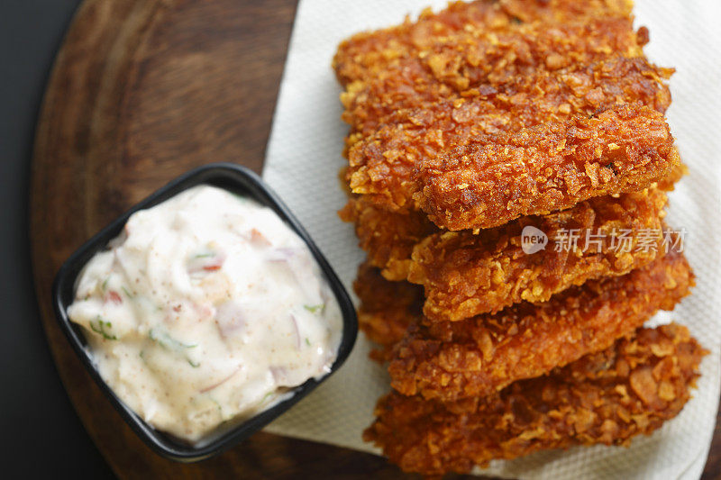 盘子里食物的特写镜头