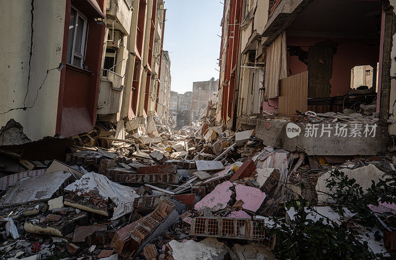 地震后倒塌的建筑物残骸