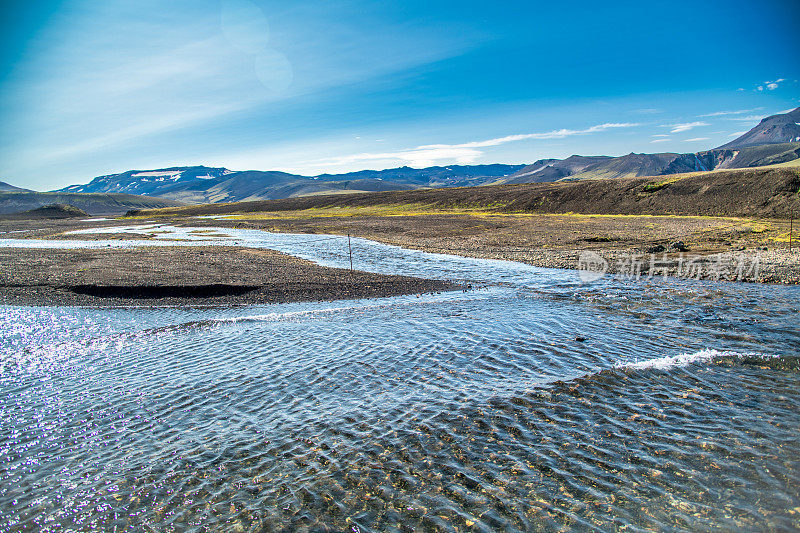 冰岛夏季的Landmannalaugar山脉和湖泊