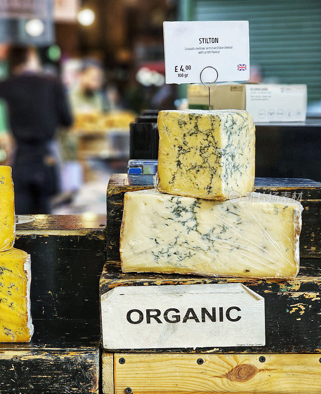 食品市场展出的有机英国斯蒂尔顿奶酪