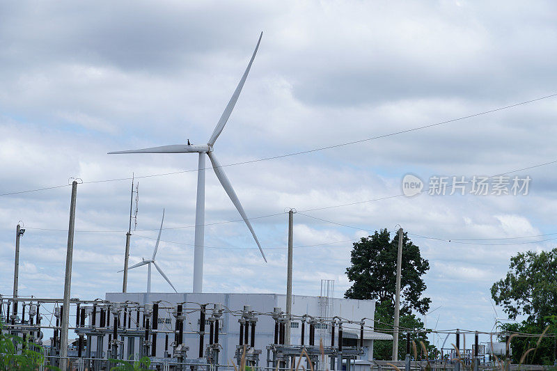 用风力涡轮机将风能转化为电能。