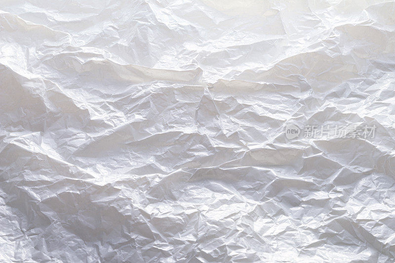 皱巴巴的白纸，近距离，完整的框架，复制空间