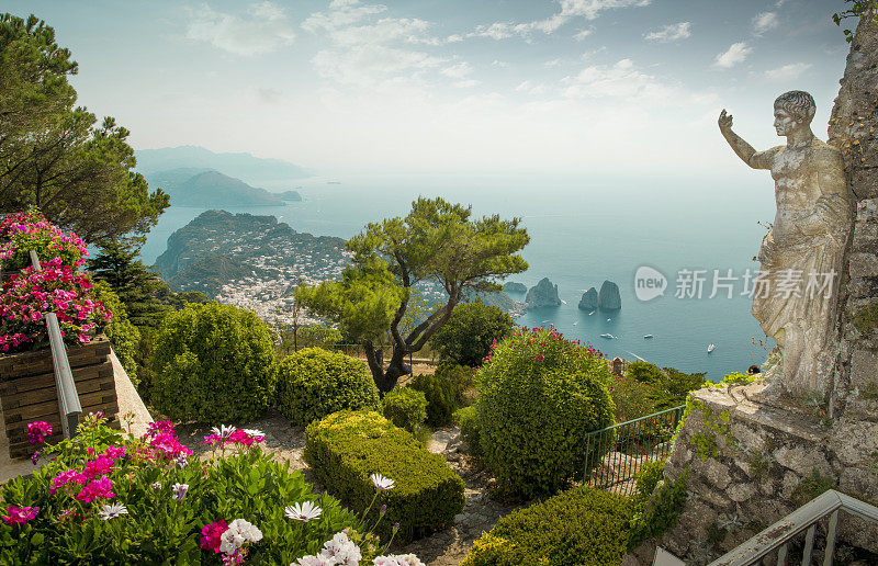 卡普里岛的全景图从Solaro山，意大利