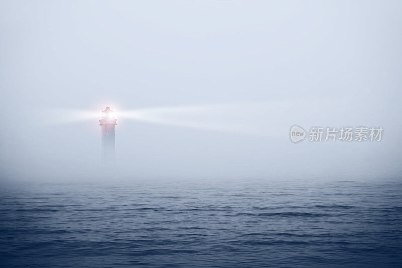 雾海中的灯塔