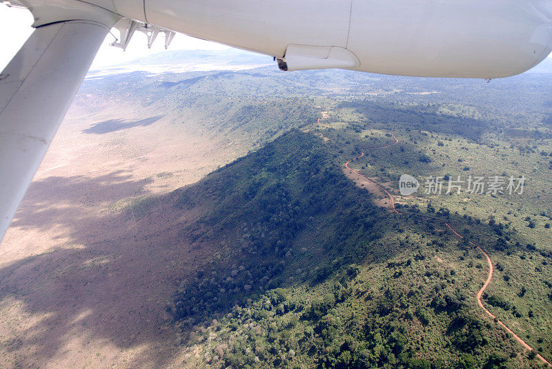飞越恩戈罗戈罗火山口，坦桑尼亚，东非